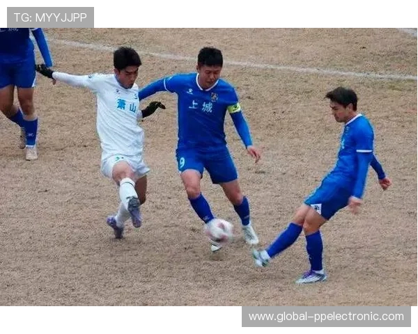 杭州迎来足球巨星助阵本地联赛引发球迷热烈关注